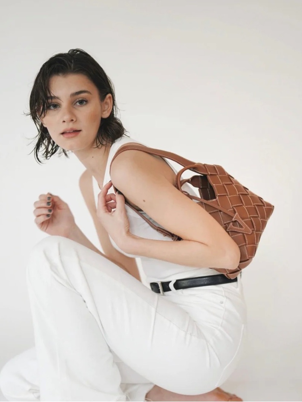 NWOT Verafied New York Caramel Woven Basket Bag - Picture 5 of 6
